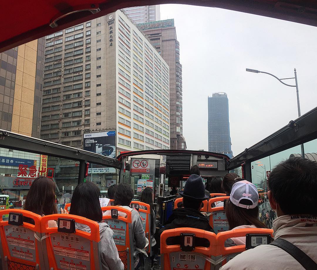 Đi tham quan thành phố Đài Bắc bằng xe bus Hop On - Hop Off